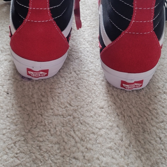 Vans - Picture 4 of 9